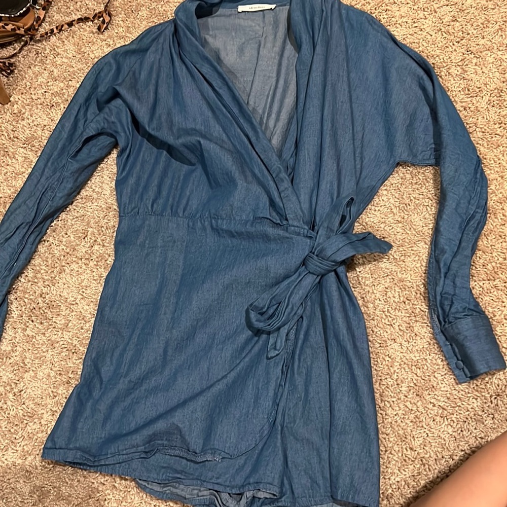 Short romper. Blue Jean. Size small. Vici